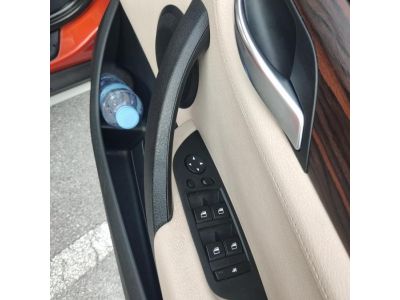 รถบ้าน เจ้าของขายเอง BMW X1 20d X Line รถสีส้ม Valencia Orange Metallic เบาะภายในสี Oyster เปิดตัวรุ่น LCI เครื่องยนต์ ดีเซล รุ่นใหม่ Twin Power Turbo 1,995cc 184HP  รถจดทะเบียนปี 2013 ไมล์ 14x,xxx    รูปที่ 5